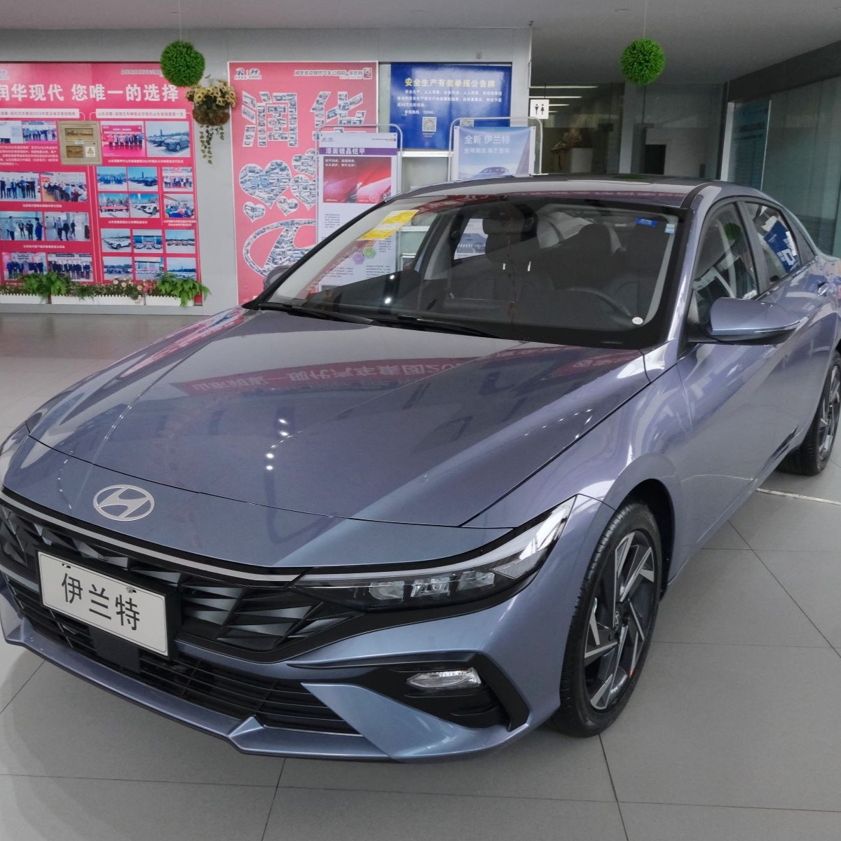 Hyundai Elantra 2025 السعر