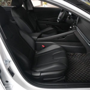 Hyundai Elantra 2025 السعر